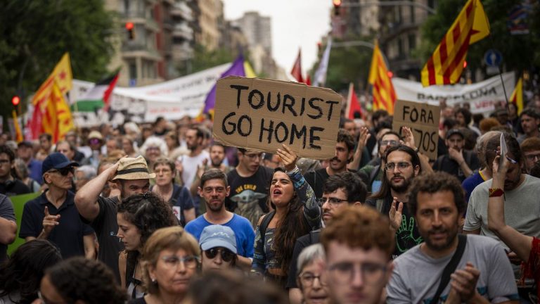 Barselona’nın ardından Valencia aşırı turizmi durdurmak için lisanslama planlarını başlattı