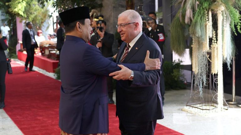 Bakan Güler, Endonezya Cumhurbaşkanlığı devir teslim törenine katıldı