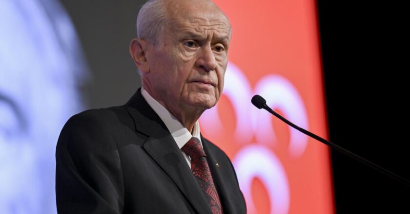 Maske takıp polisimize saldıranların demokrasiyle hiçbir ilgisi yoktur