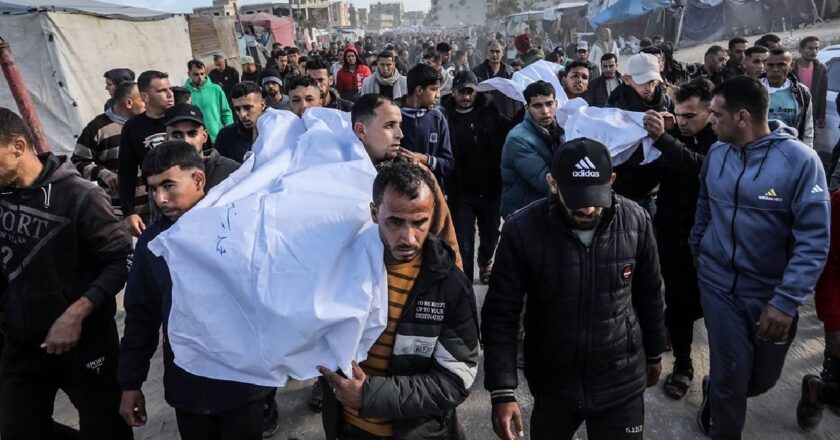 Katil İsrail’in Gazze Şeridi’ne son 24 saatte düzenlediği saldırılarda 60 kişi hayatını kaybetti