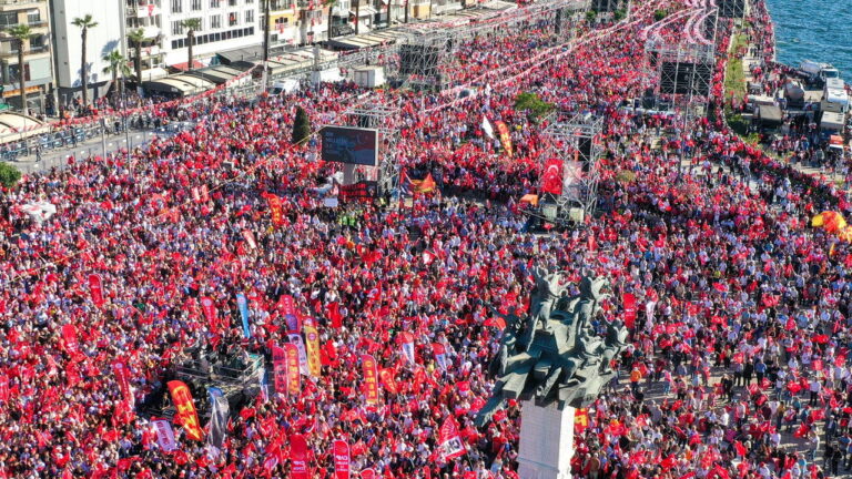 Özgür Özel ‘2 milyon’ demişti… Emniyet ve AKP’ye göre ‘70 bin’ yurttaş katılmış – Son Dakika Siyaset Haberleri