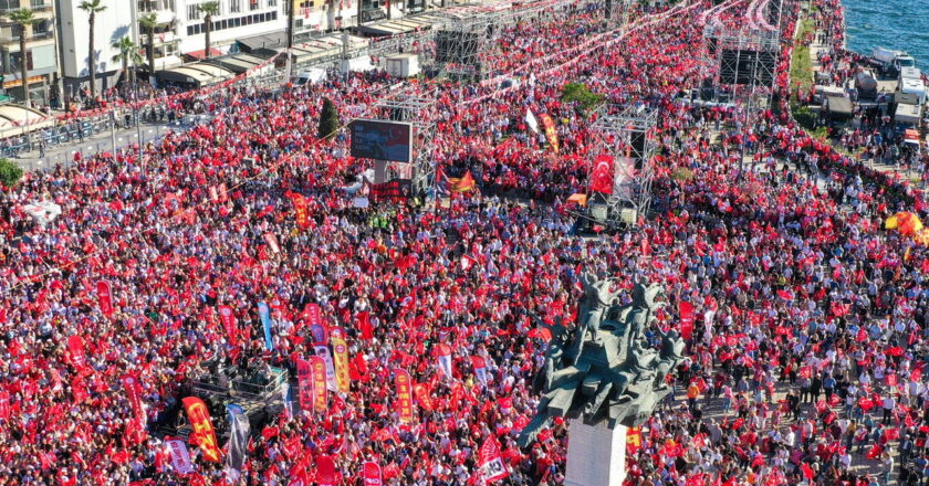 Özgür Özel ‘2 milyon’ demişti… Emniyet ve AKP’ye göre ‘70 bin’ yurttaş katılmış – Son Dakika Siyaset Haberleri