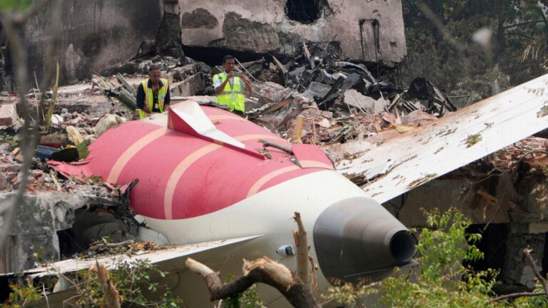 Ön rapor: Air India uçağının düşmesinden dakikalar önce yakıtı kesildi