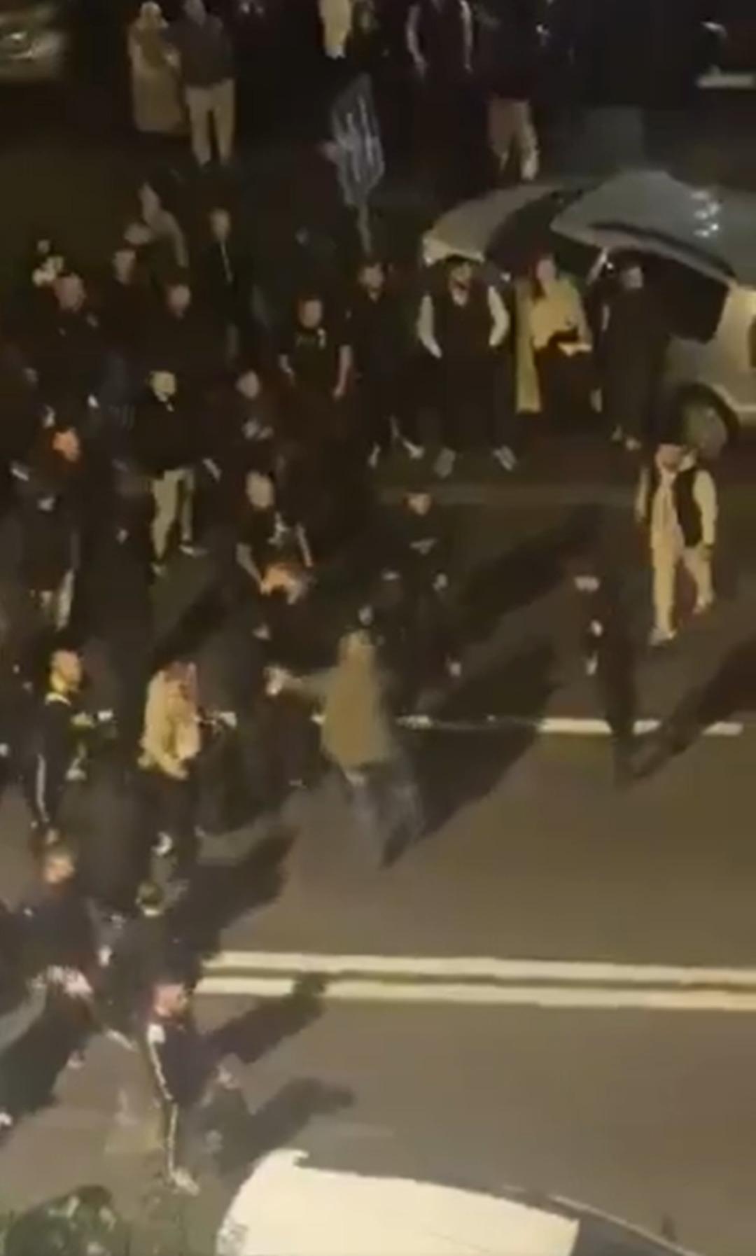 Beyzbol sopalarıyla saldırıya hazırlanıyorlardı! Karadağ'da Türk vatandaşlarına öfke artıyor: Polis hepsine el koydu