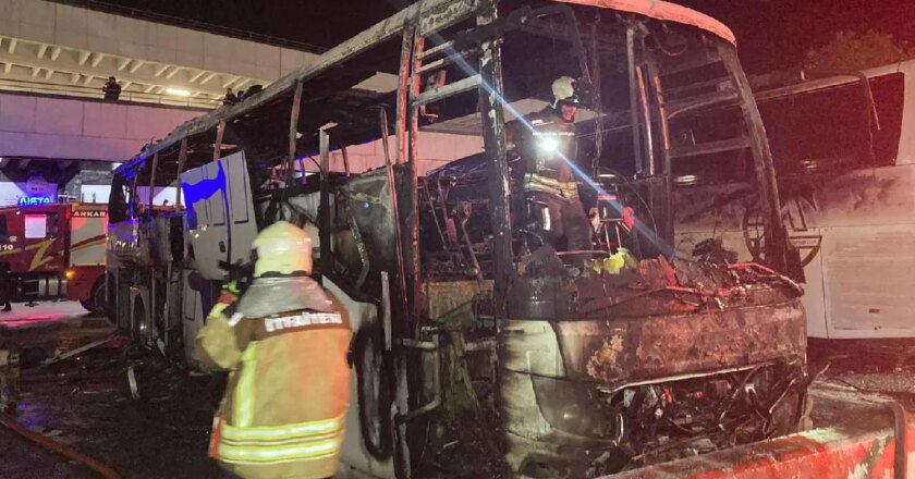 AŞTİ’de park halindeki yolcu otobüsünde yangın! – Son Dakika Türkiye Haberleri