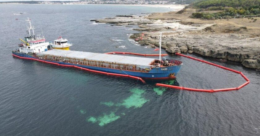 Kocaeli’de karaya oturan kuru yük gemisini kurtarmak için çalışma başlatılacak