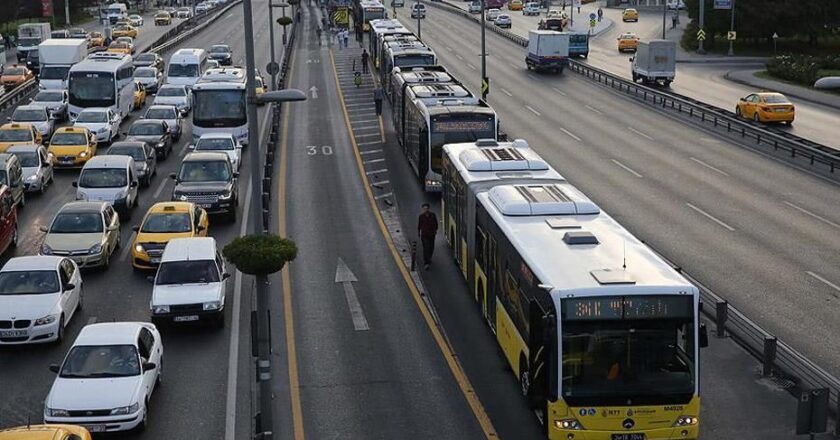 İstanbul’da Metrobüslere Özel Günlerde FSM Köprüsü’nden Geçiş İzni Verildi
